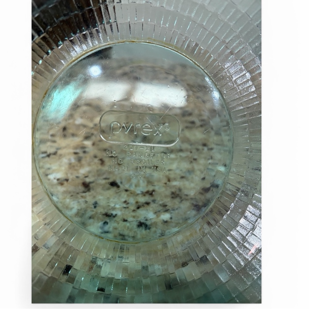 Pyrex Textured Teal Glass Serving Bowl - Picture 3 of 3